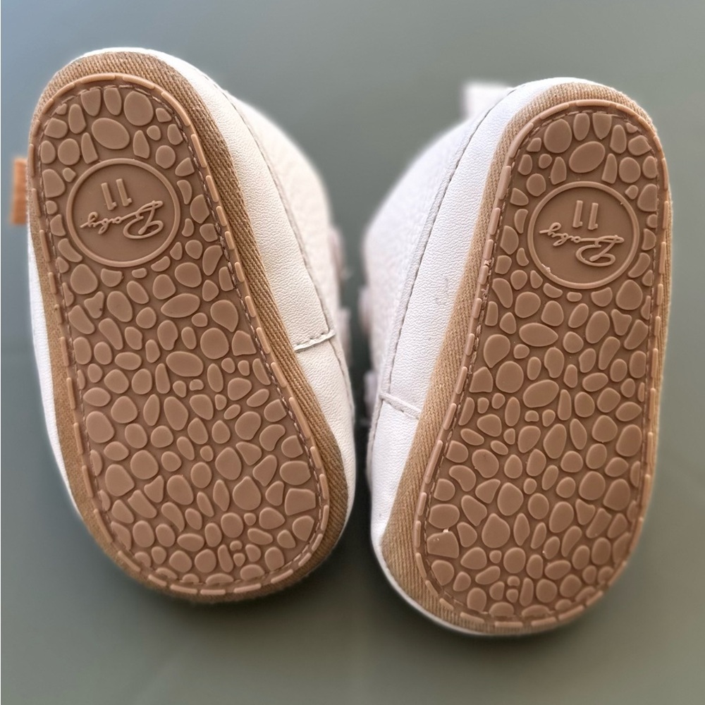 Sold!! White baby shoes, 11 months - Picture 4 of 4